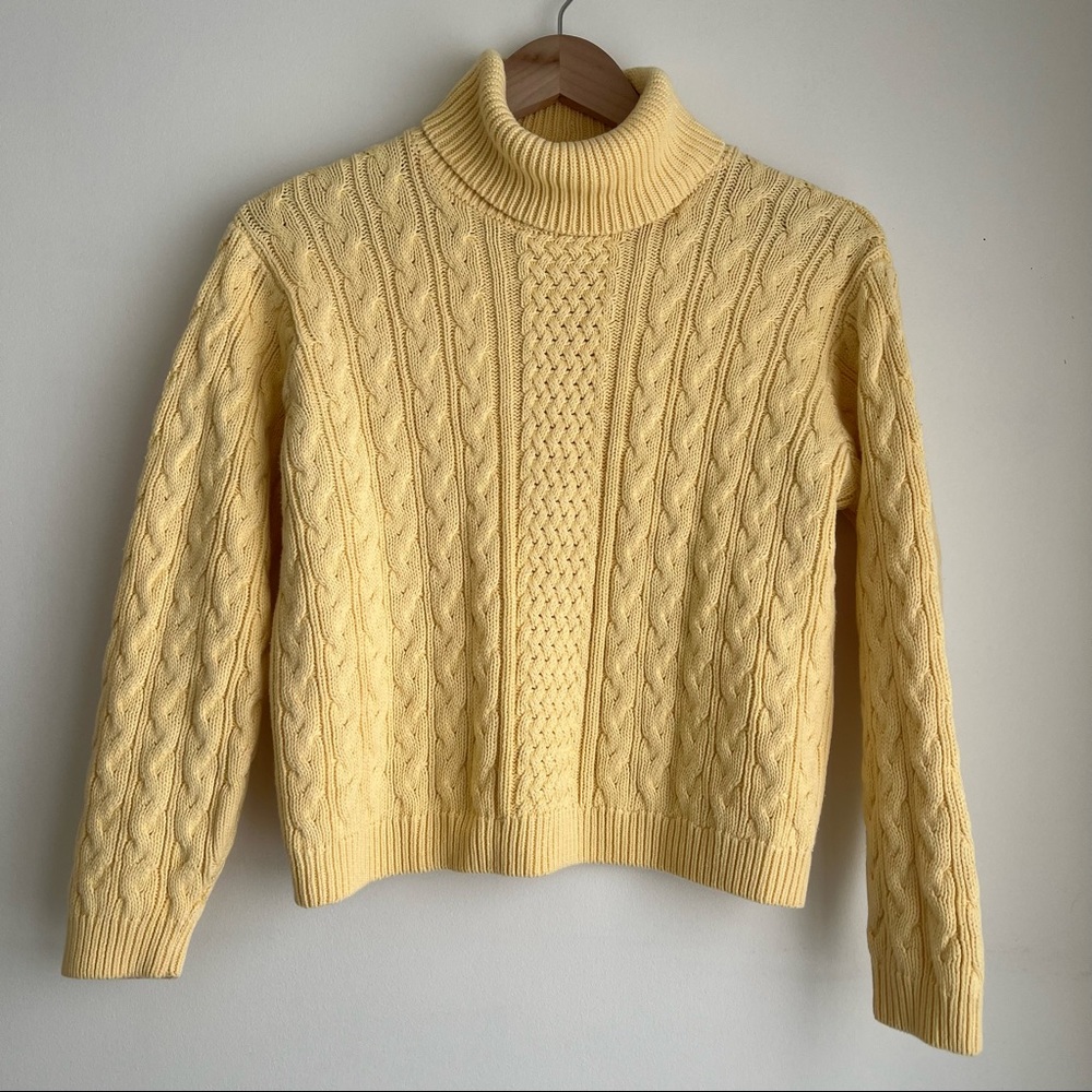 pastel yellow knit cropped length sweater